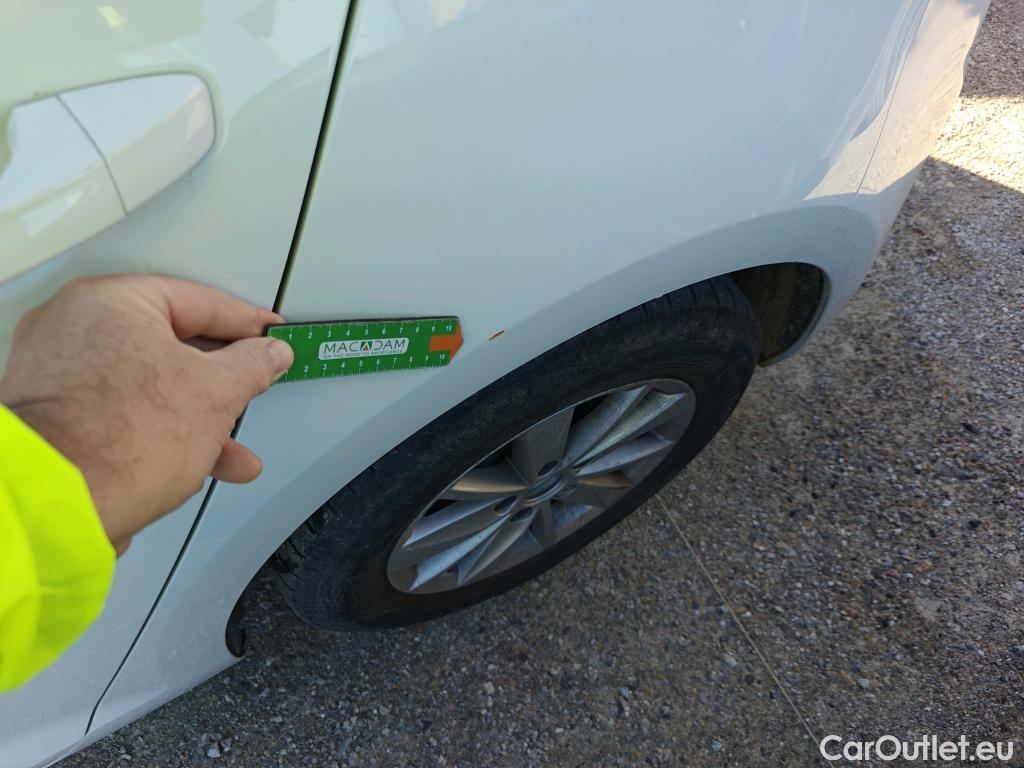  Volkswagen  Golf  VOLKSWAGEN / 2016 / 5P / berlina con portón Ready2Go 1.6 TDI 85kW (115CV) #24