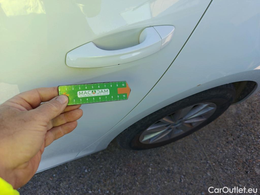  Volkswagen  Golf  VOLKSWAGEN / 2016 / 5P / berlina con portón Ready2Go 1.6 TDI 85kW (115CV) #17