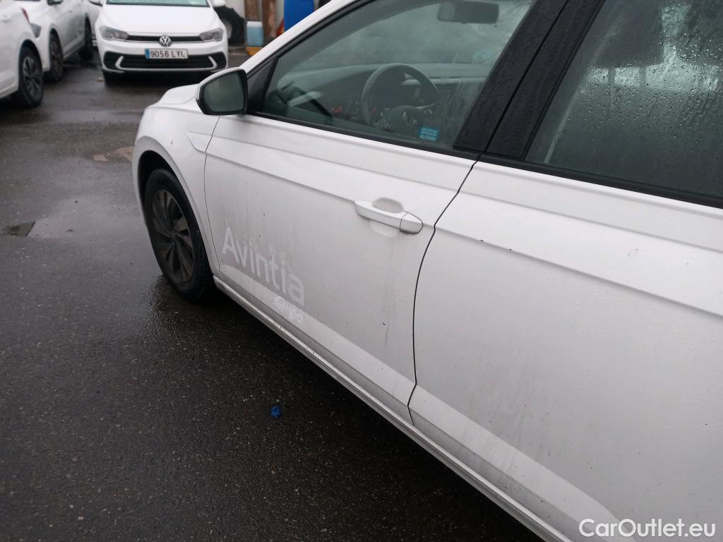  Volkswagen  Polo VOLKSWAGEN  / 2017 / 5P / berlina con portón Advance 1.0 TSI 70kW (95CV) #3