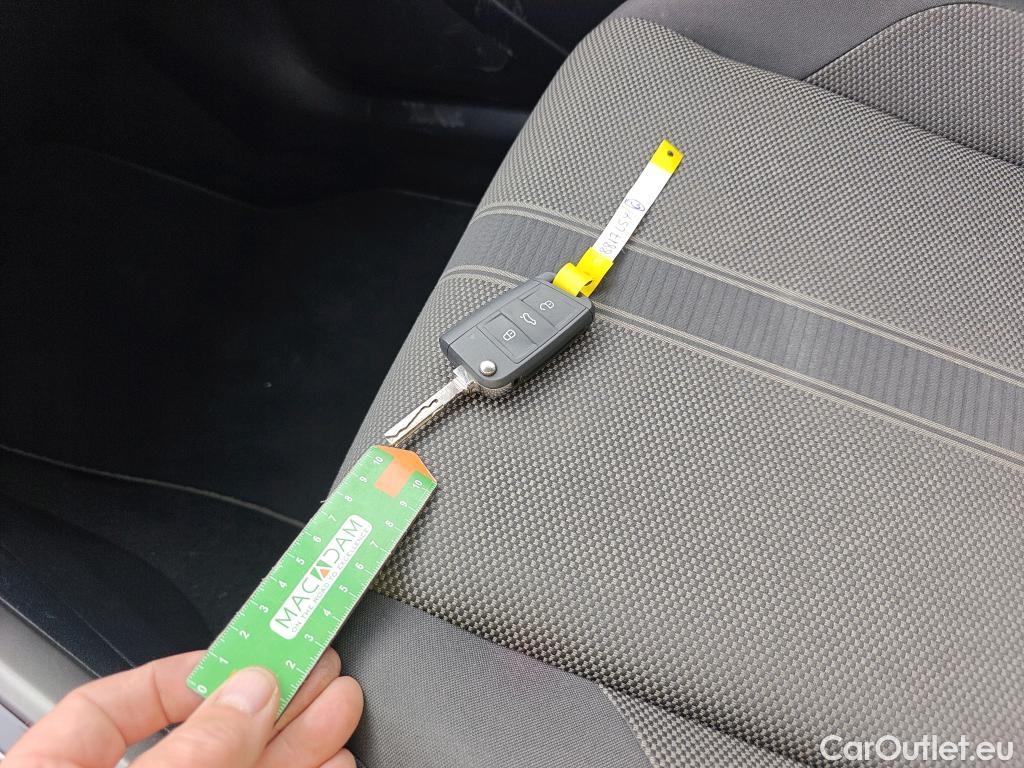  Volkswagen  T-ROC VOLKSWAGEN  / 2017 / 5P / todoterreno Advance 2.0 TDI 110kW (150CV) DSG (AC2) #2