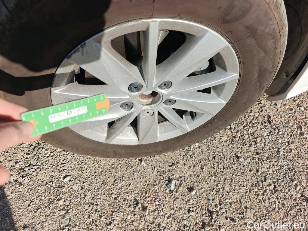  Volkswagen  Golf  VOLKSWAGEN / 2016 / 5P / berlina con portón Ready2Go 1.6 TDI 85kW (115CV) #12