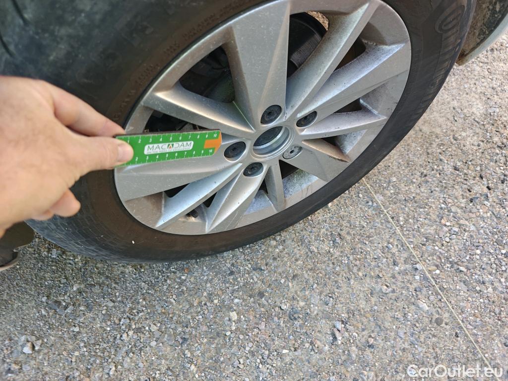  Volkswagen  Golf  VOLKSWAGEN / 2016 / 5P / berlina con portón Ready2Go 1.6 TDI 85kW (115CV) #7