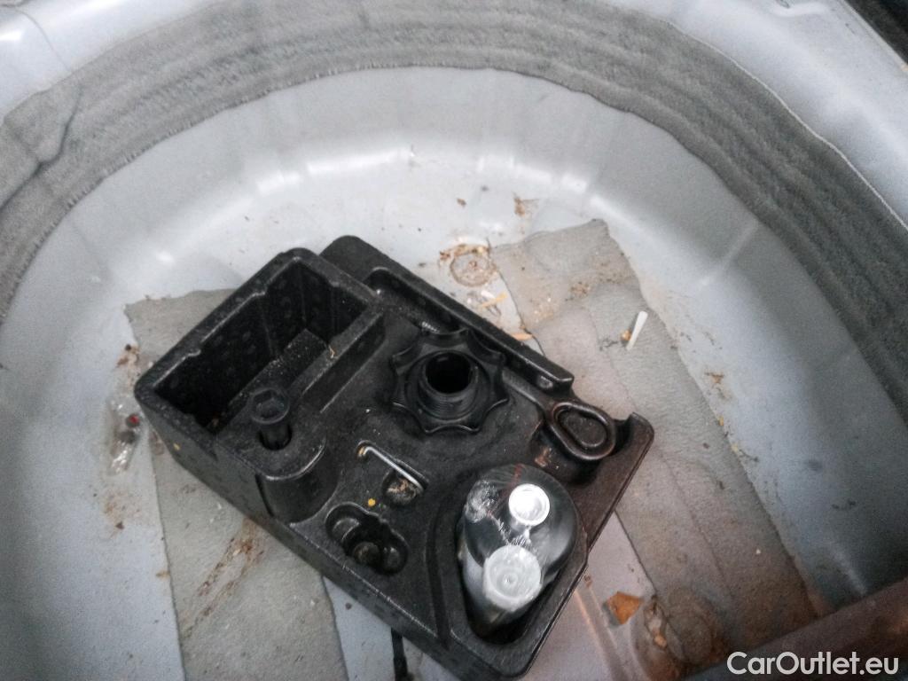  Volkswagen  Polo VOLKSWAGEN  / 2017 / 5P / berlina con portón Advance 1.0 TSI 70kW (95CV) #4