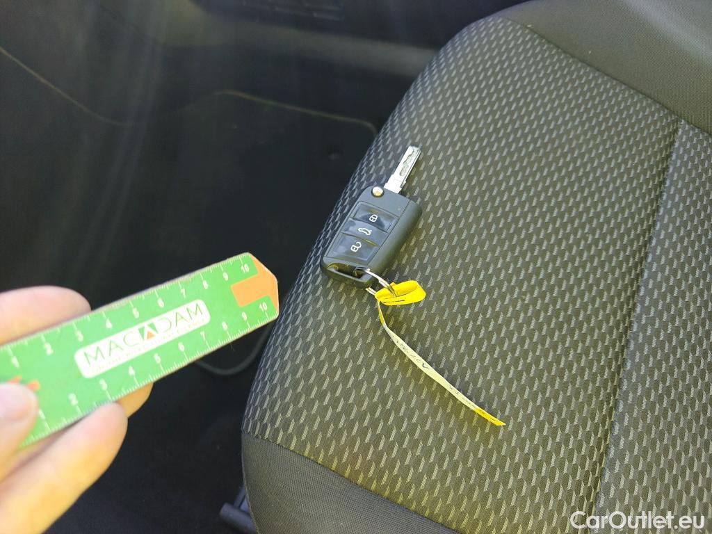  Volkswagen  Golf  VOLKSWAGEN / 2016 / 5P / berlina con portón Ready2Go 1.6 TDI 85kW (115CV) #2