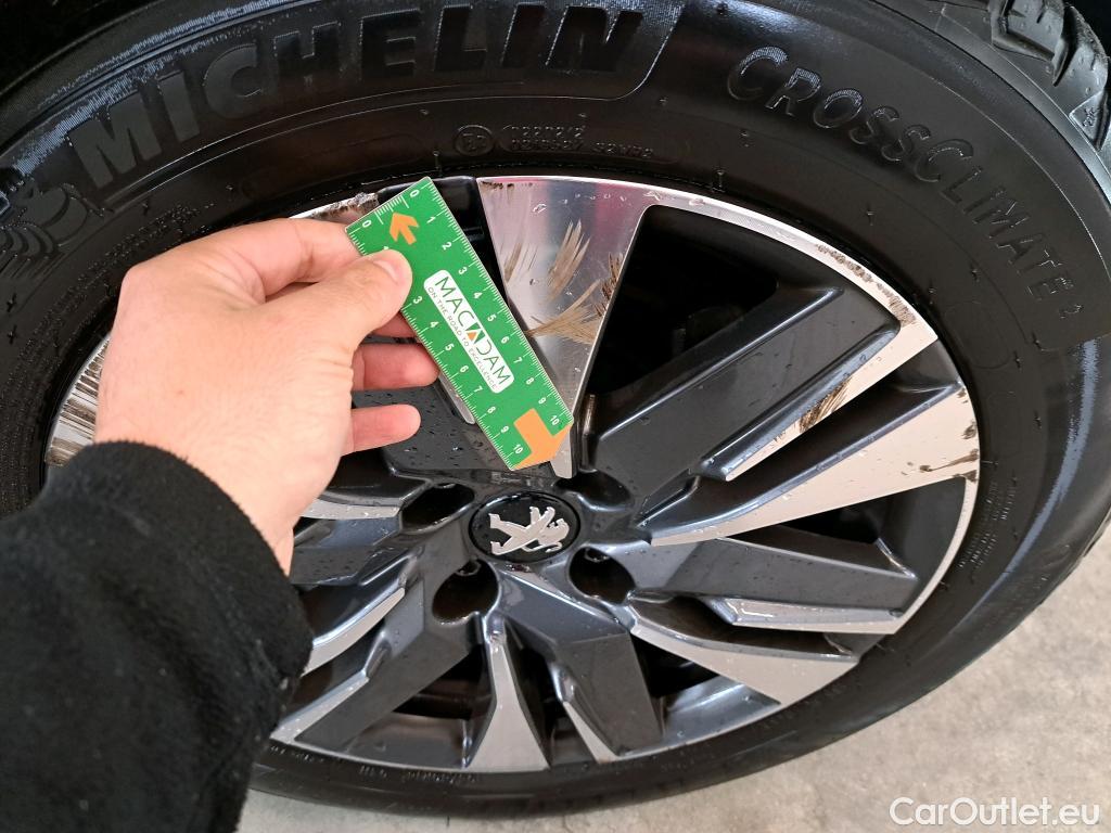  Peugeot  2008  Allure Business 1.2 PureTech 110CV BVA6 E6 #18