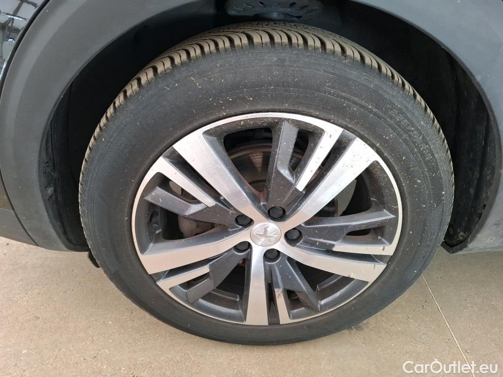  Peugeot  3008  Allure Pack 1.5 HDi 130CV BVA8 E6d #40