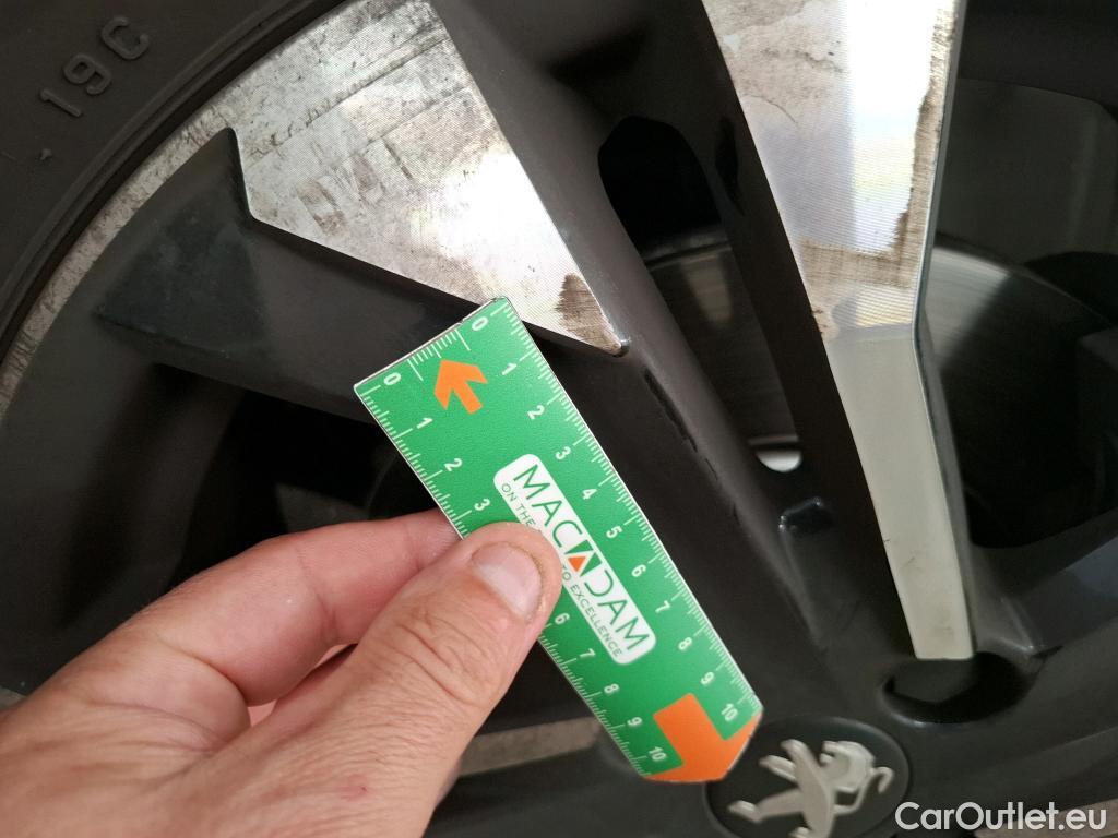  Peugeot  2008  Allure Business 1.5 HDi 130CV BVA8 E6d #31