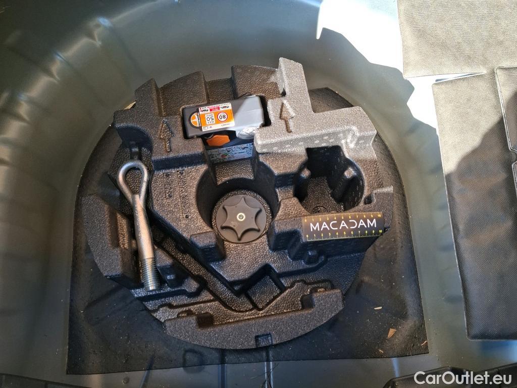  Nissan  Micra NISSAN  / 2016 / 5P / Berline IG-T 92 Business Edition #9