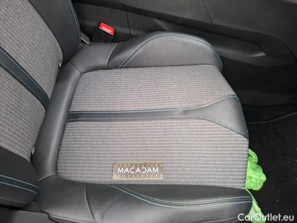  Peugeot  3008  Allure Pack 1.5 HDi 130CV BVA8 E6d #32