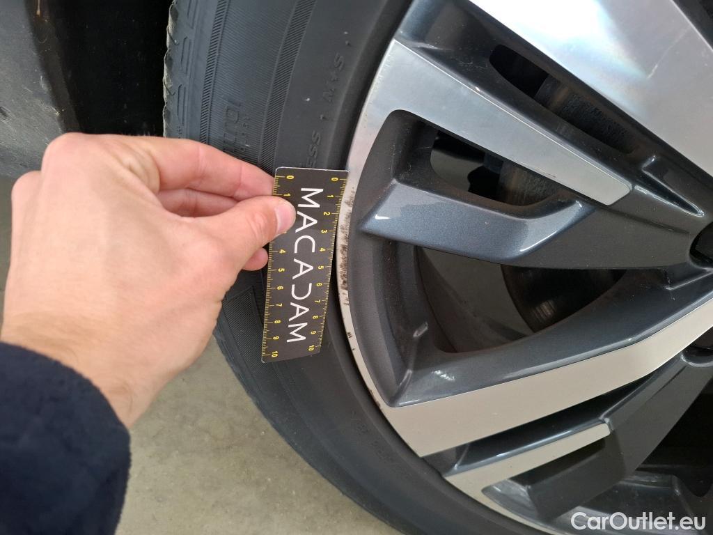  Peugeot  3008  Allure Pack 1.5 HDi 130CV BVA8 E6d #51