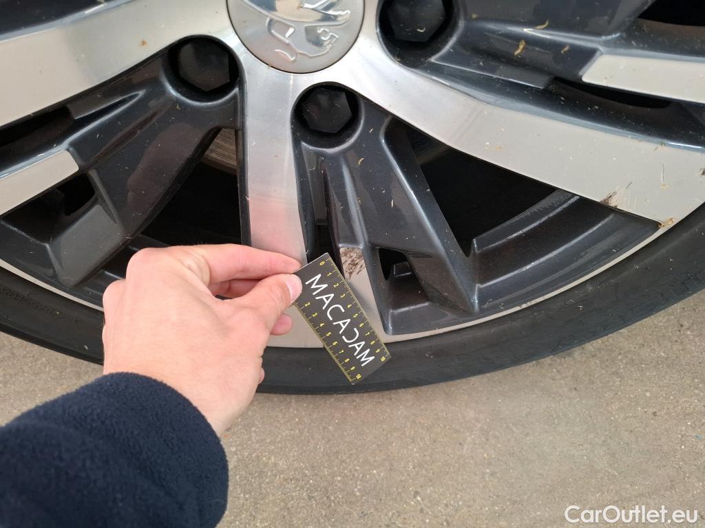  Peugeot  3008  Allure Pack 1.5 HDi 130CV BVA8 E6d #43