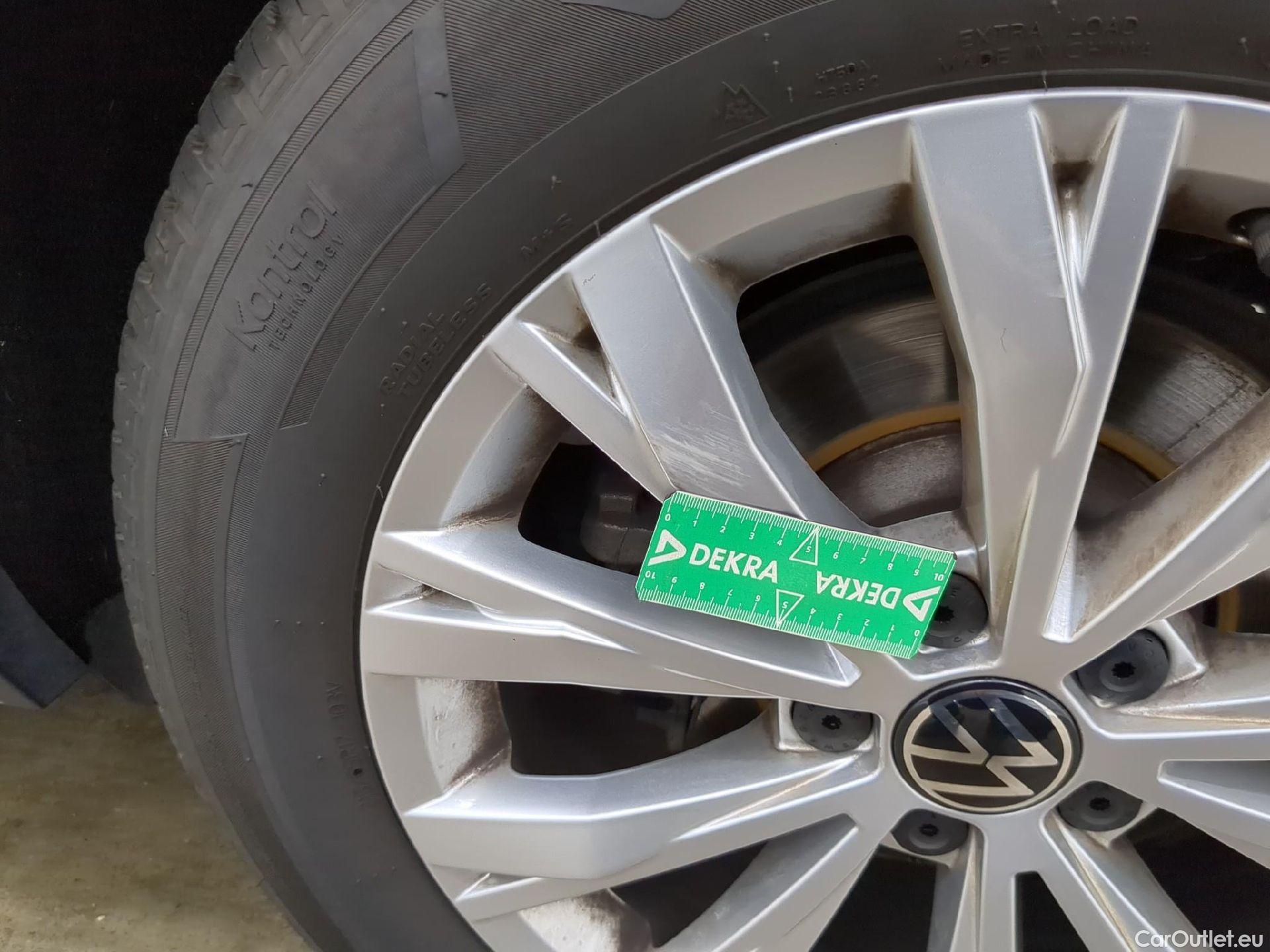  Volkswagen  Tiguan VOLKSWAGEN  / 2020 / 5P / SUV 2.0 TDI 150 DSG7 Life Business #9