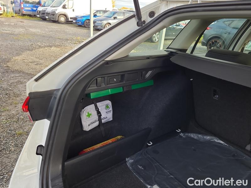  Skoda  Octavia  Combi (NX3)(2020) Oct.Combi 1.5TSI 110 Style #8