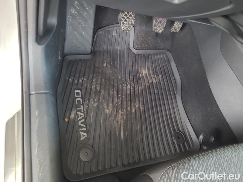  Skoda  Octavia  Combi (NX3)(2020) Oct.Combi 1.5TSI 110 Style #14