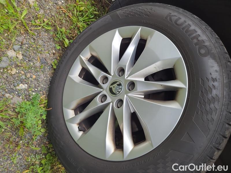  Skoda  Octavia  Lim. (NX3)(2020)  1.5TSI 110 Ambition 5d #10