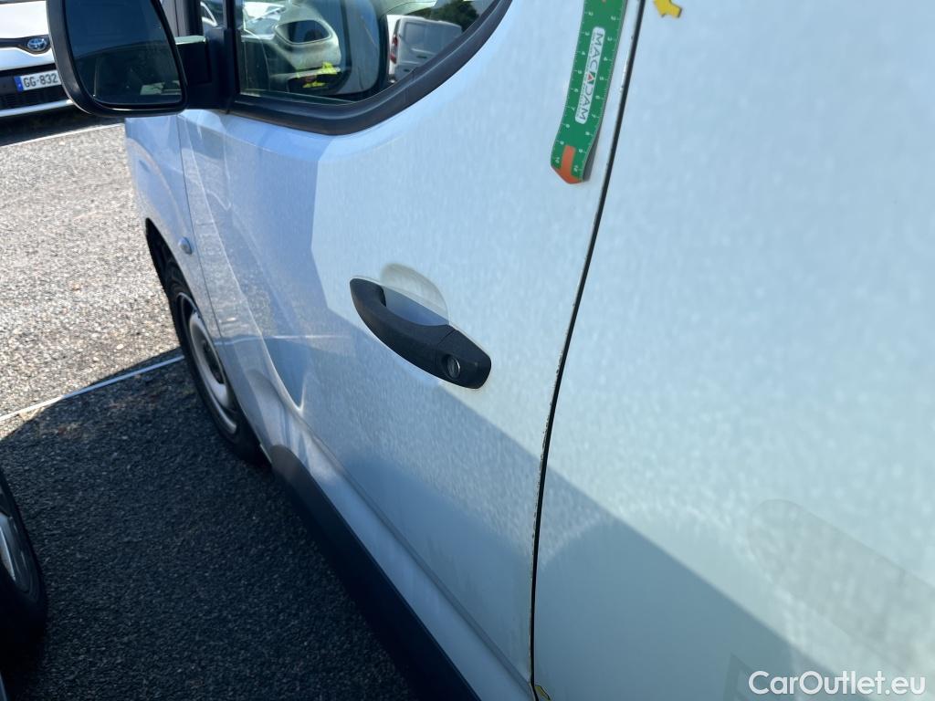  Citroen  Berlingo CITROEN  VU 4p Fourgonnette Taille M 650kg BlueHDi 75 BVM Club #13