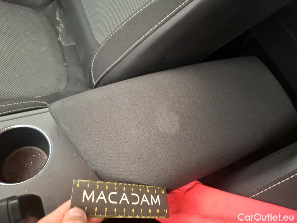  Renault  Megane RENAULT Mégane Société / 2016 / 5P / Berline / VU Air Nav 2P Blue dCi 95 #32