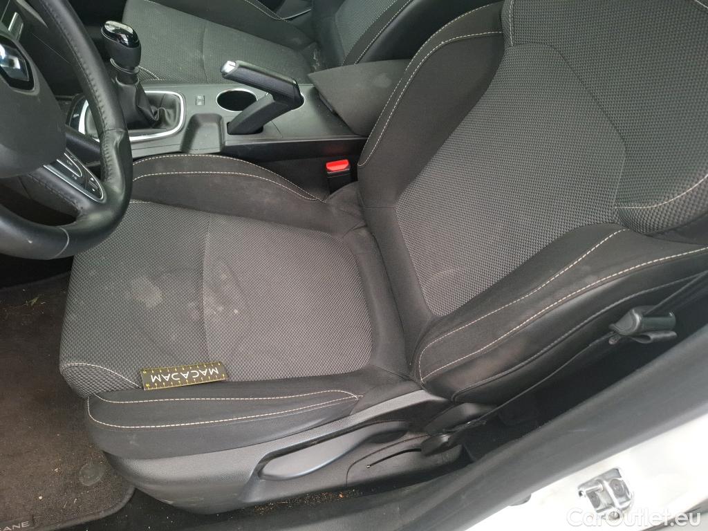  Renault  Megane RENAULT Mégane Société / 2016 / 5P / Berline / VU Air Nav 2P Blue dCi 95 #27