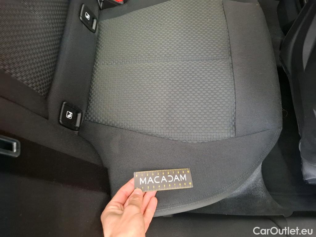  Bmw  Serie 1 BMW Série 1 / 2019 / 5P / Berline 1.5 116D #18