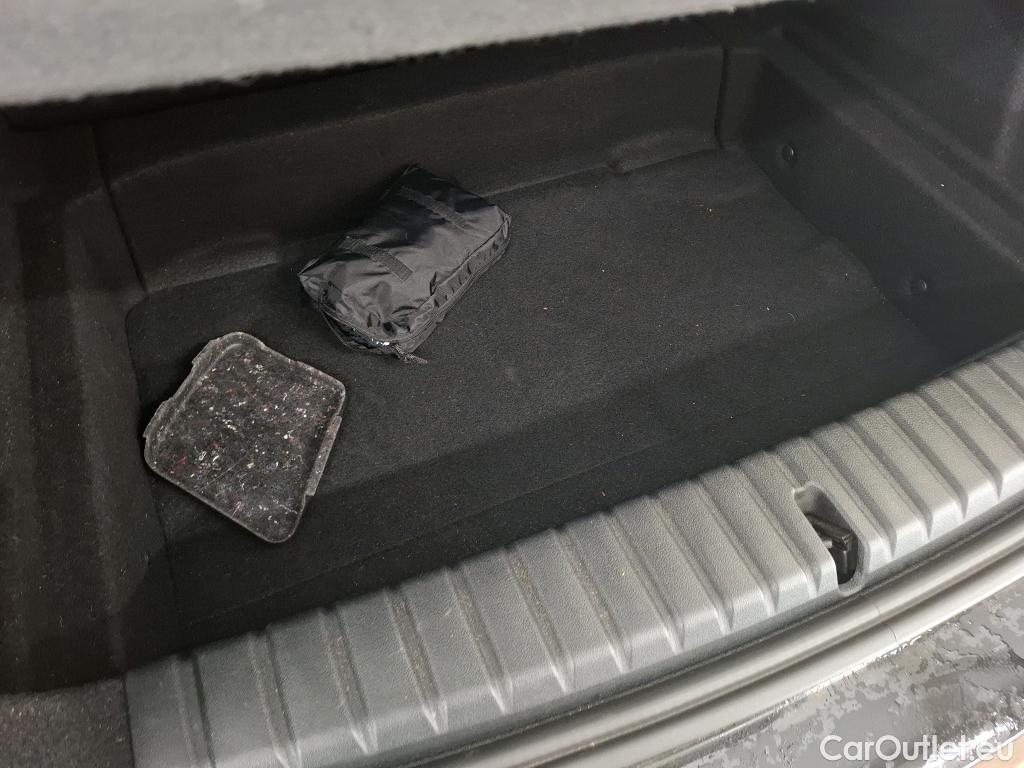  Bmw  Serie 1 BMW Série 1 / 2019 / 5P / Berline 1.5 116D #4