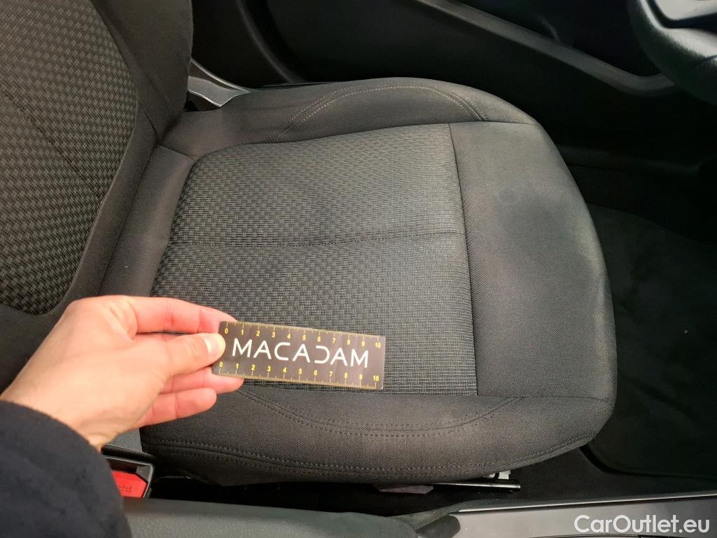  Bmw  Serie 1 BMW Série 1 / 2019 / 5P / Berline 1.5 116D #17