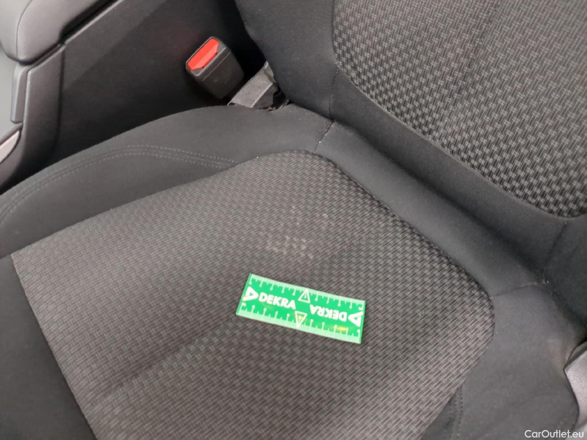  Bmw  Serie 1 BMW Série 1 / 2019 / 5P / Berline 2.0 118D AUTO Business Design #1