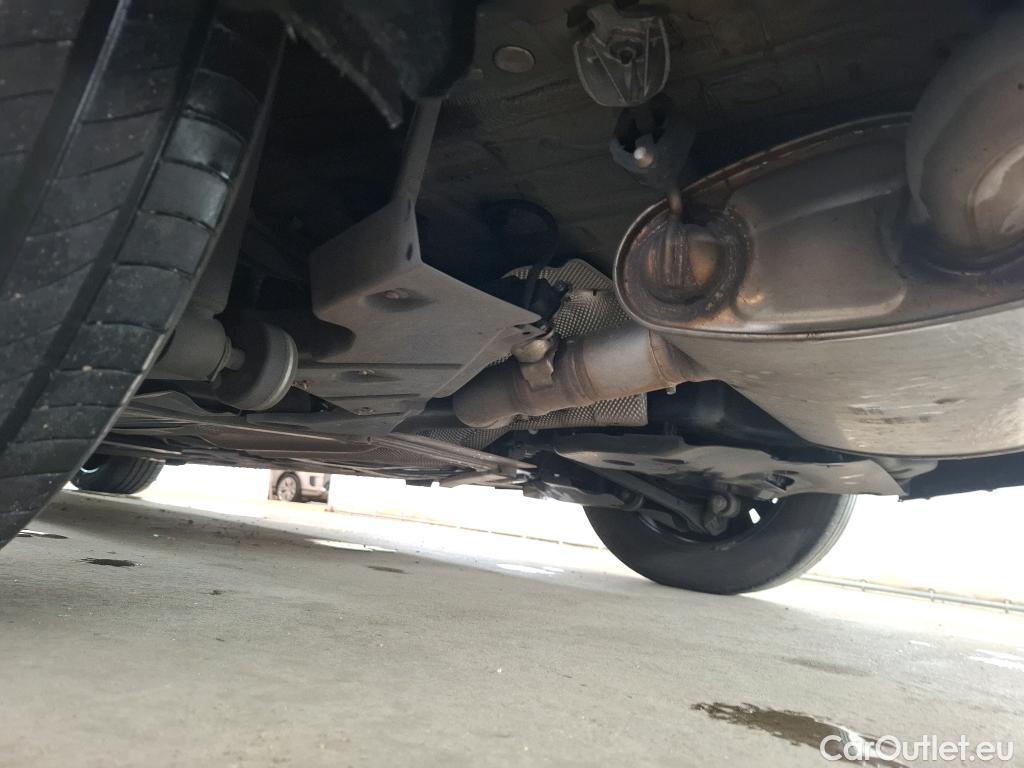  Bmw  Serie 1 BMW Série 1 / 2019 / 5P / Berline 1.5 116D #14