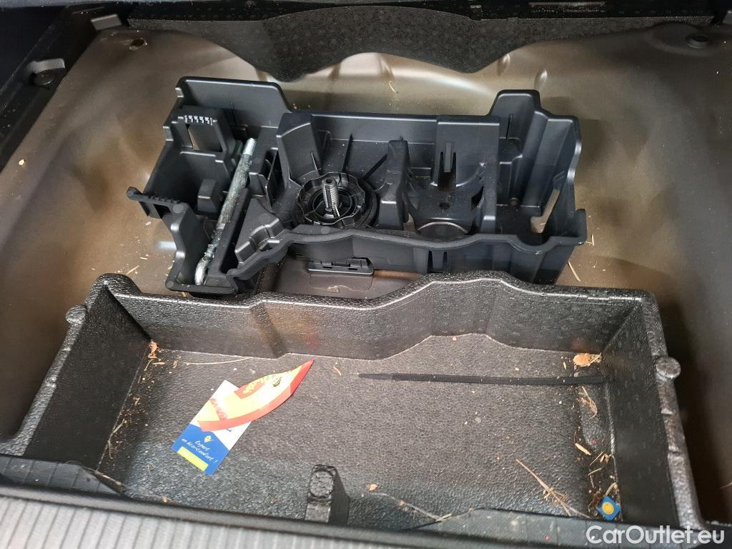  Peugeot  2008  Allure 1.5 HDi 110CV BVM6 E6d #36