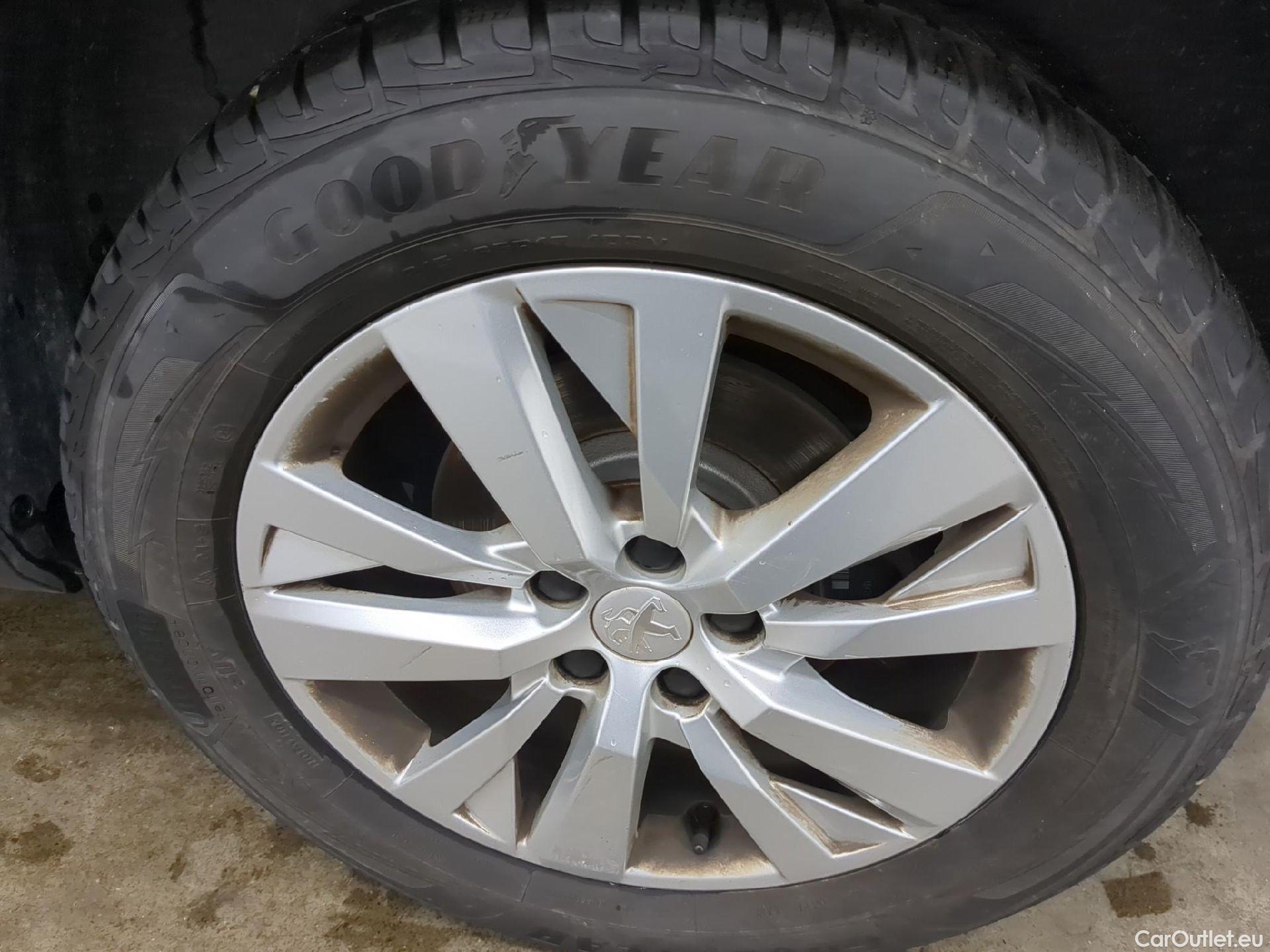  Peugeot  3008  Active Pack 1.5 HDi 130CV BVA8 E6d #15