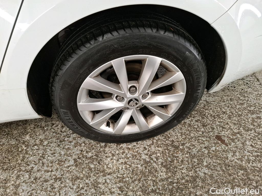  Skoda  Octavia  Combi Business 1.6 TDI 115CV BVA7 E6 #16