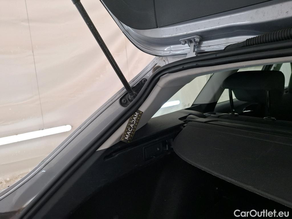  Seat  Leon SEAT  Sportstourer / 2020 / 5P / Break 1.0 eTSI 110 DSG S&S Style Business #3