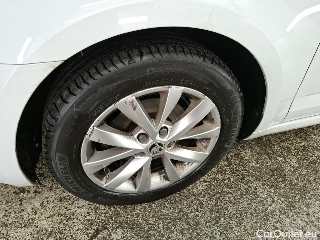  Skoda  Octavia  Combi Business 1.6 TDI 115CV BVA7 E6 #9