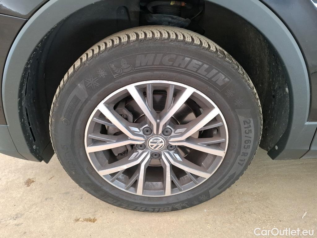  Volkswagen  Tiguan VOLKSWAGEN  Allspace / 2017 / 5P / SUV 2.0 TDI 150 DSG7 Confortline Business #26