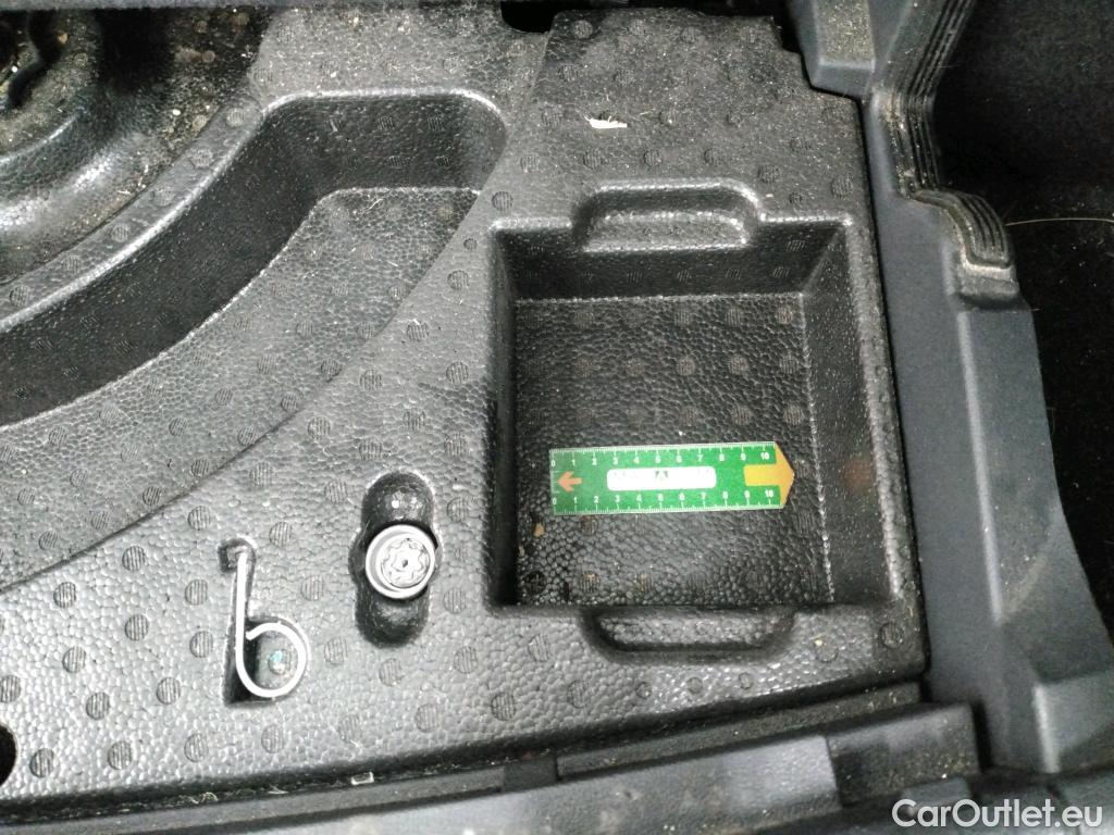  Volkswagen  Tiguan VOLKSWAGEN  Allspace / 2017 / 5P / SUV 2.0 TDI 150 DSG7 Carat #8