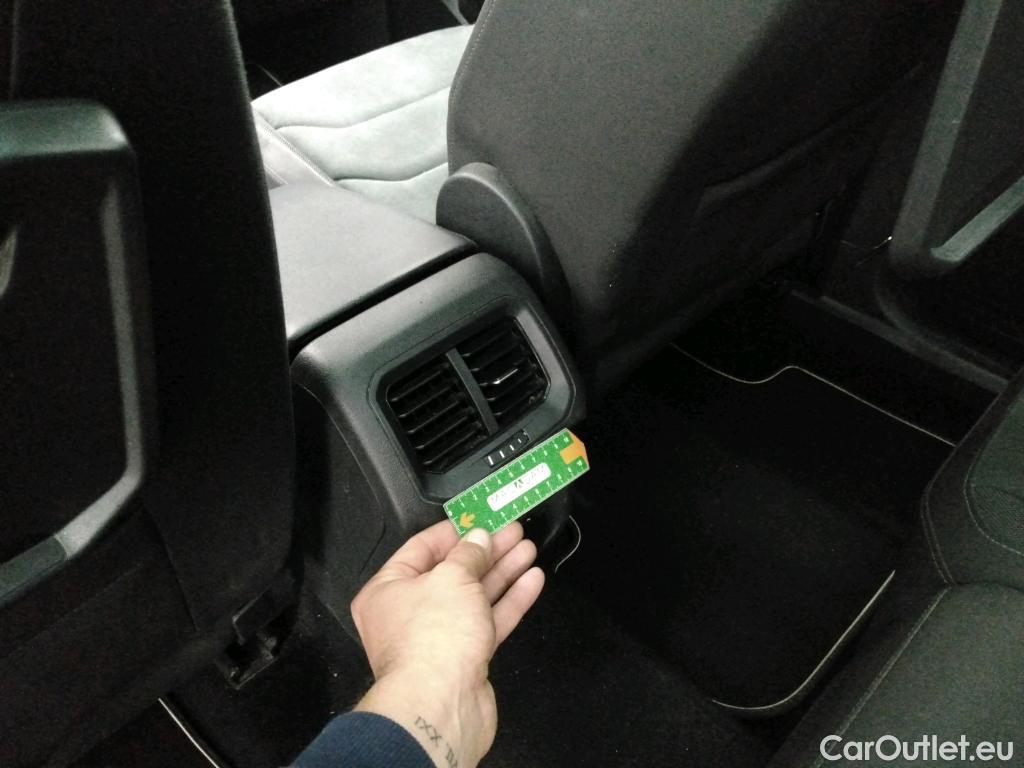  Volkswagen  Tiguan VOLKSWAGEN  Allspace / 2017 / 5P / SUV 2.0 TDI 150 DSG7 Carat #6