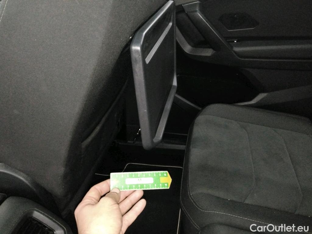  Volkswagen  Tiguan VOLKSWAGEN  Allspace / 2017 / 5P / SUV 2.0 TDI 150 DSG7 Carat #9