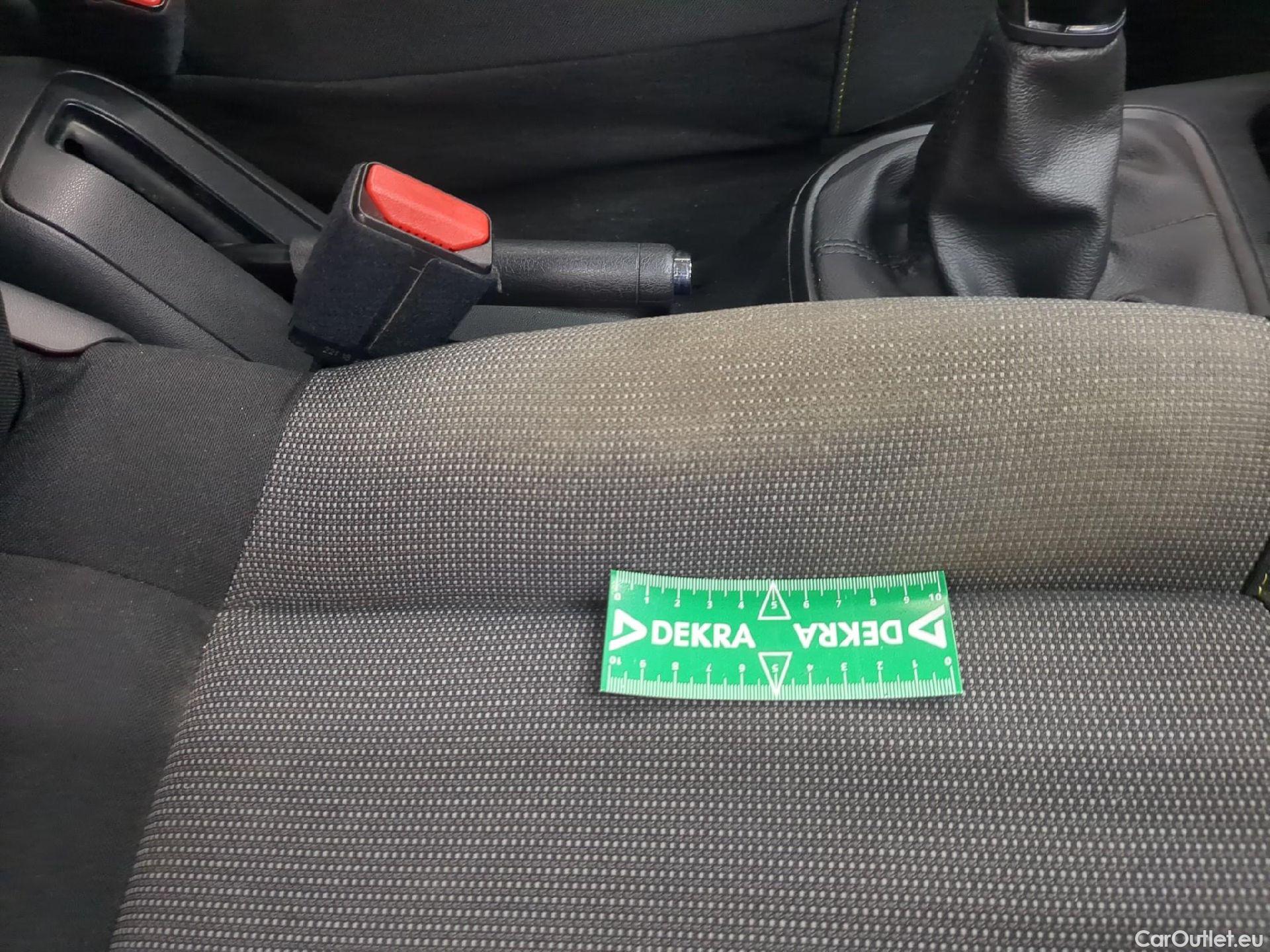  Citroen  C3  Société Feel Nav 1.2 PureTech 80CV BVM5 E6 #2