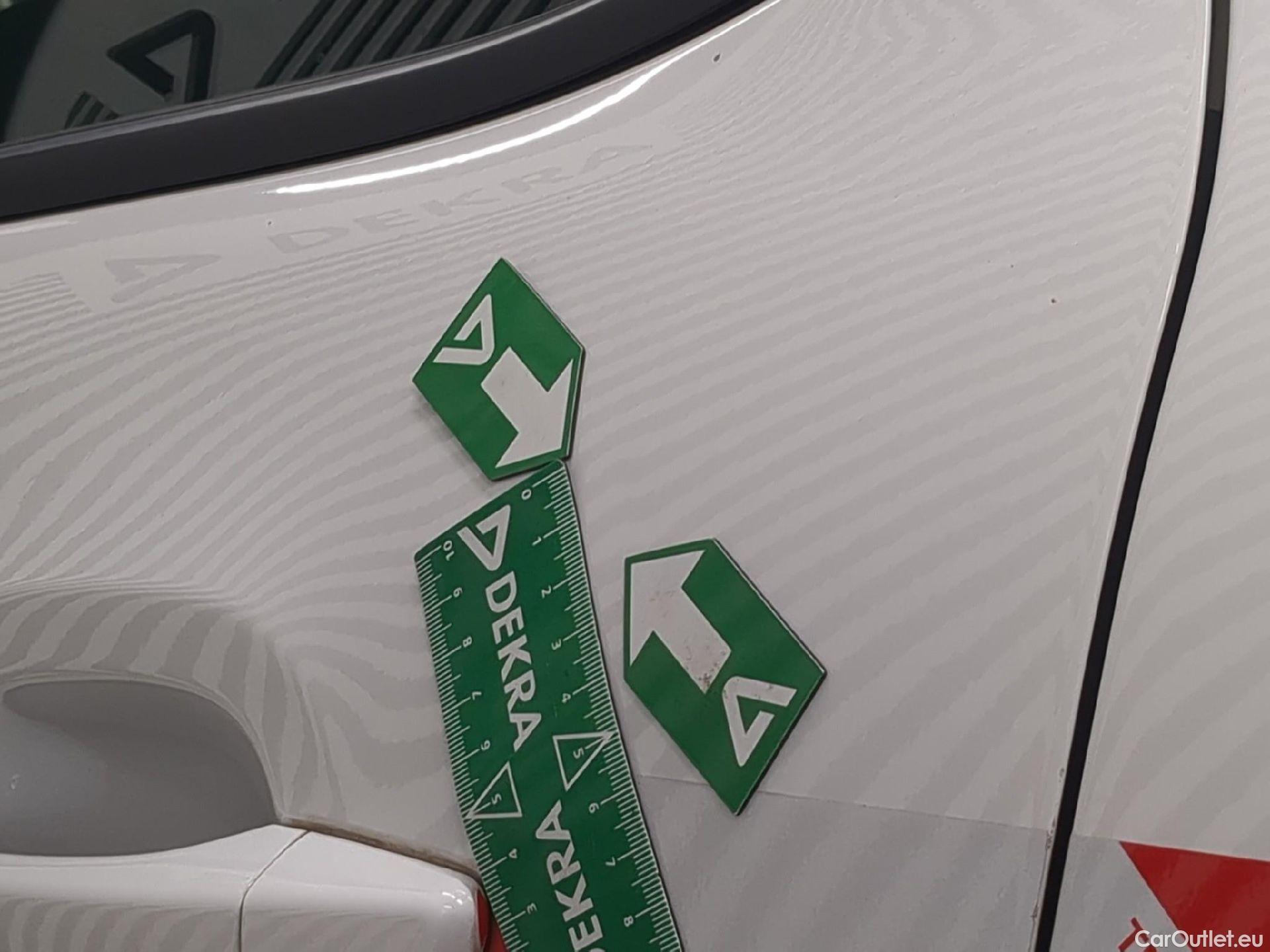  Citroen  C3  Société Feel Nav 1.2 PureTech 80CV BVM5 E6 #29