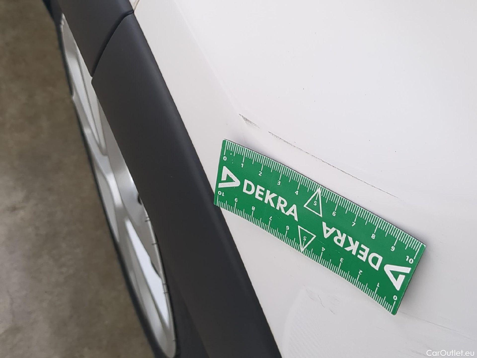  Citroen  C3  Société Feel Nav 1.2 PureTech 80CV BVM5 E6 #12