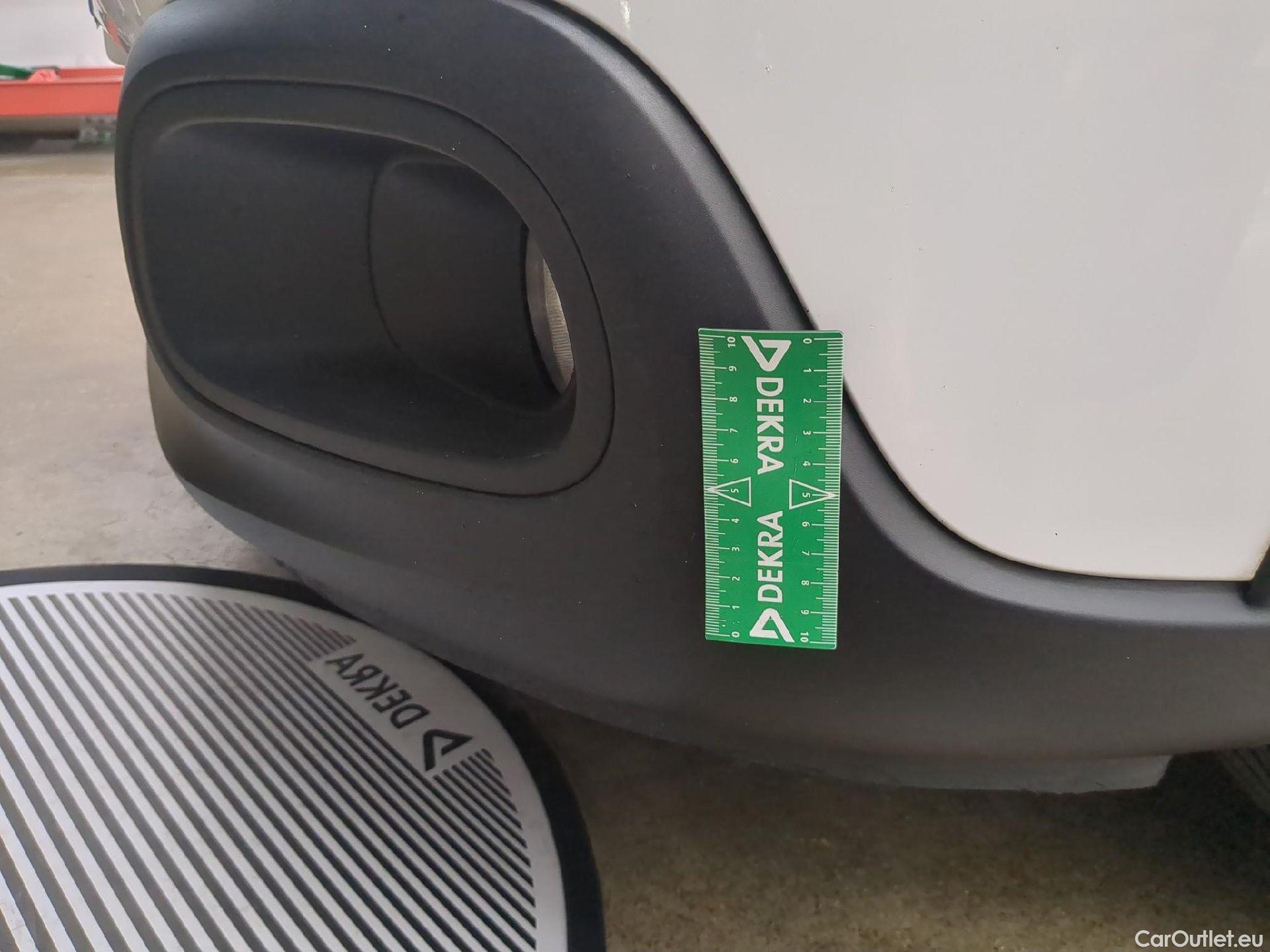  Citroen  C3  Société Feel Nav 1.2 PureTech 80CV BVM5 E6 #24