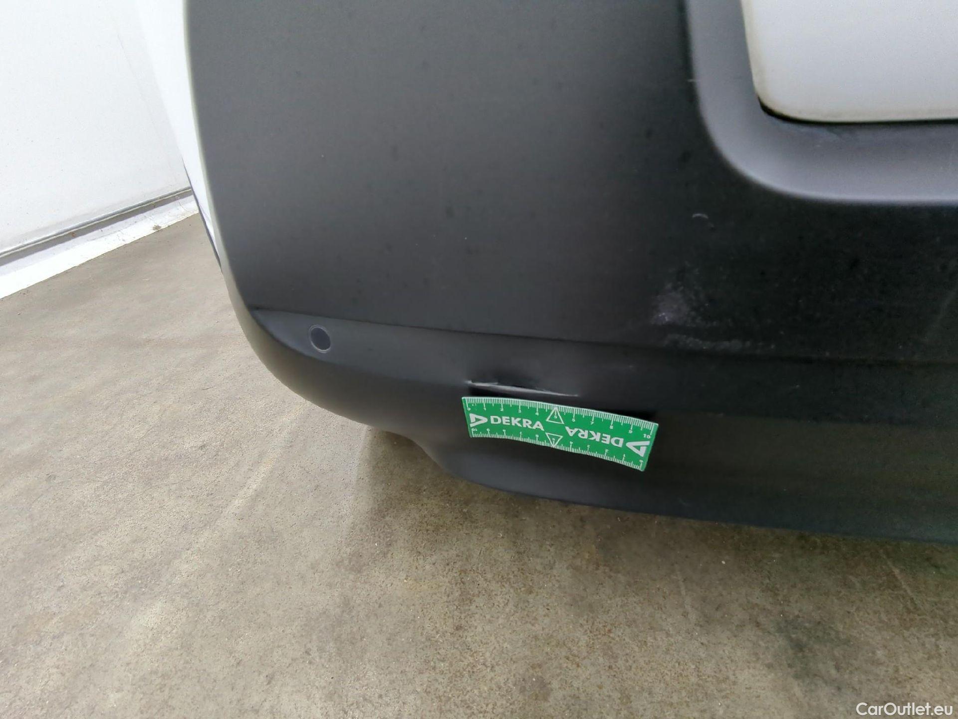  Citroen  C3  Société Feel Nav 1.2 PureTech 80CV BVM5 E6 #10