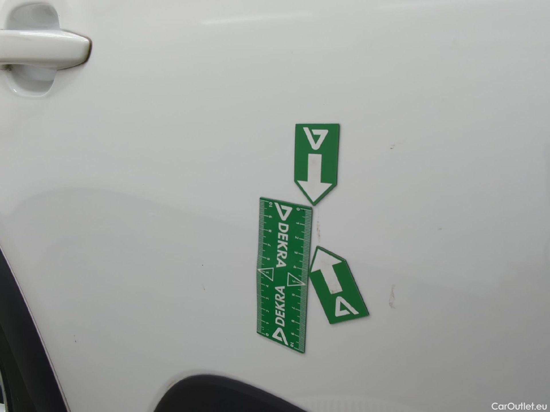  Citroen  C3  Société Feel Nav 1.2 PureTech 80CV BVM5 E6 #16