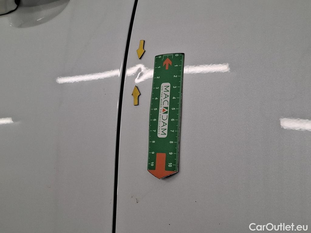  Toyota  C-HR TOYOTA  / 2016 / 5P / SUV 1.8 HYBRIDE 122 GRAPHIC #4