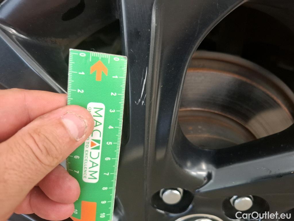  Toyota  C-HR TOYOTA  / 2016 / 5P / SUV 1.8 HYBRIDE 122 GRAPHIC #2