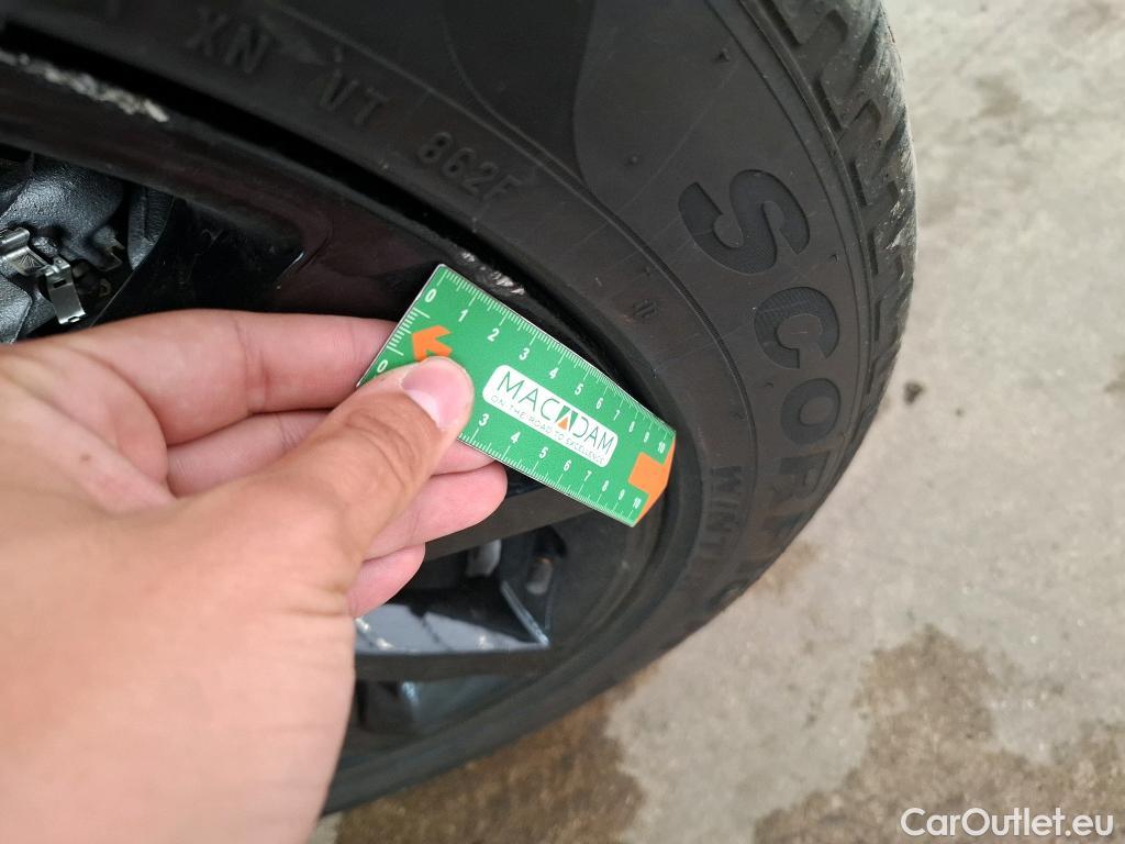  Jaguar  E-PACE JAGUAR  / 2017 / 5P / SUV P300e PHEV BVA AWD R-Dynamic S / VO RECONDITIONNE - PHOTOS AVANT RECONDITIONNEMENT #22