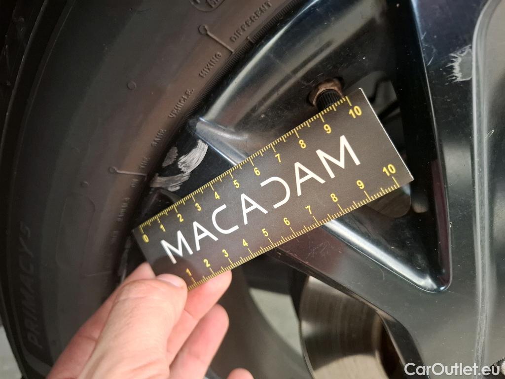  Toyota  C-HR TOYOTA  / 2016 / 5P / SUV 1.8 HYBRIDE 122 GRAPHIC #49