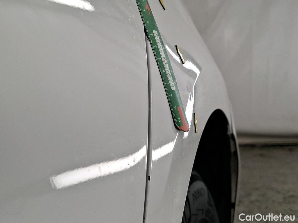  Toyota  Corolla TOYOTA  / 2018 / 5P / Berline Hybride 122h Dynamic Business #32