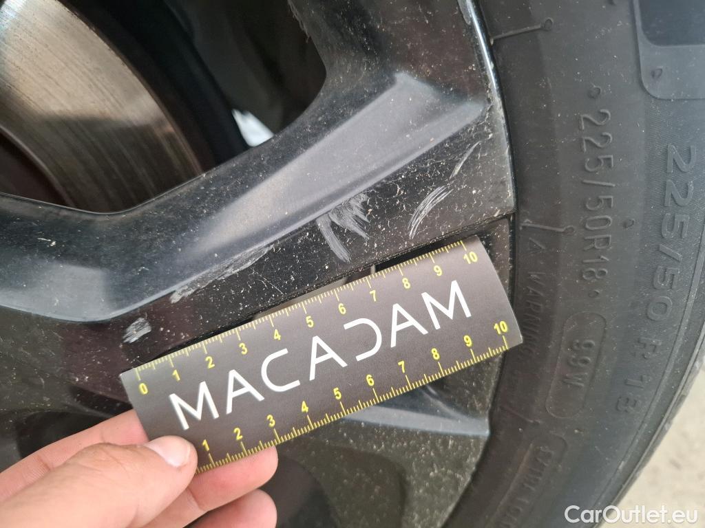  Toyota  C-HR TOYOTA  / 2016 / 5P / SUV 1.8 HYBRIDE 122 GRAPHIC #28