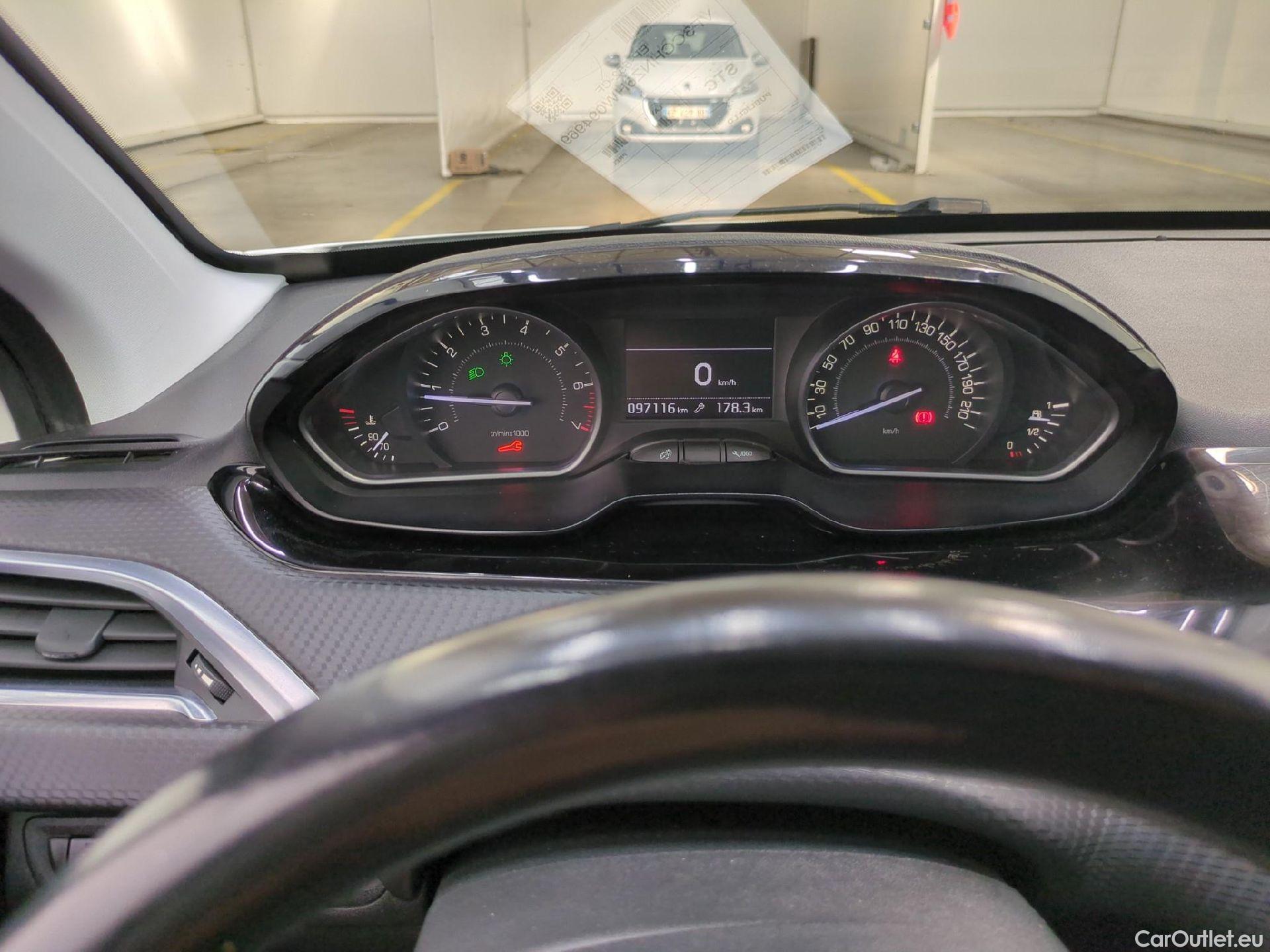  Peugeot  208  Allure Business 1.2 PureTech 110CV BVM5 E6 #1