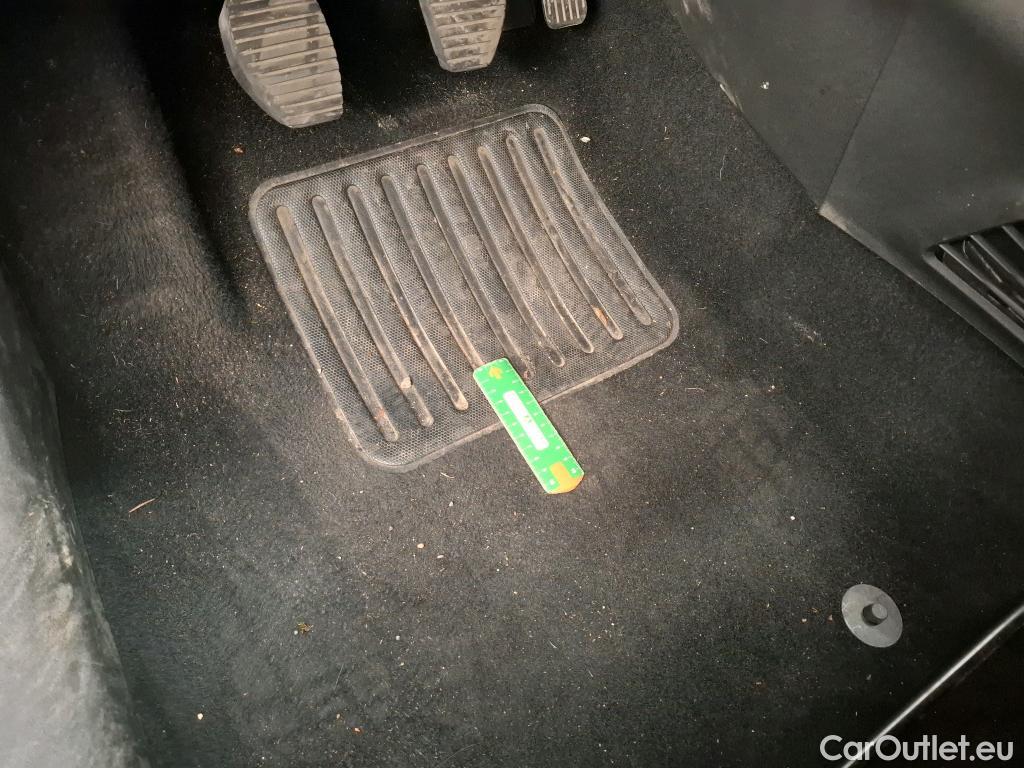  Peugeot  208  Signature 1.2 PureTech 80CV BVM5 E6dT #14